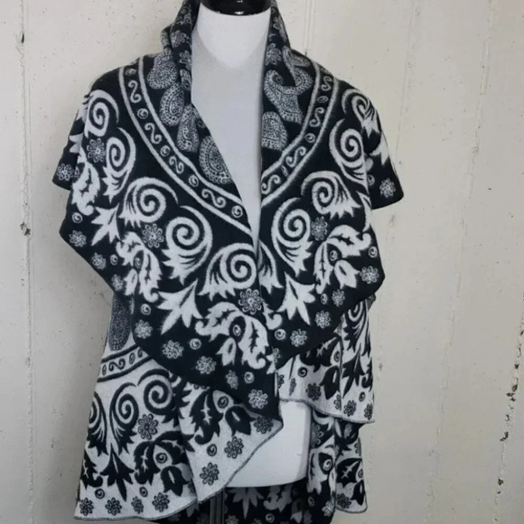 Reversible Boho black/white paisley Flowy Vest‎ - Picture 3 of 7